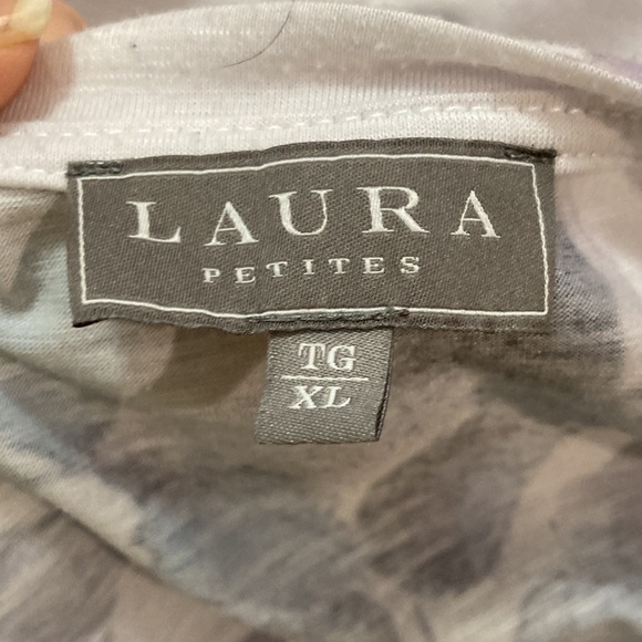 Floral Short Sleeve Top - Black and Gray - Picture 10 of 11